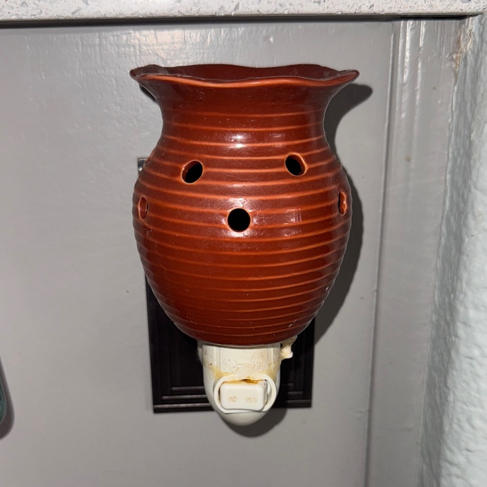 Scentsy plug in warmer